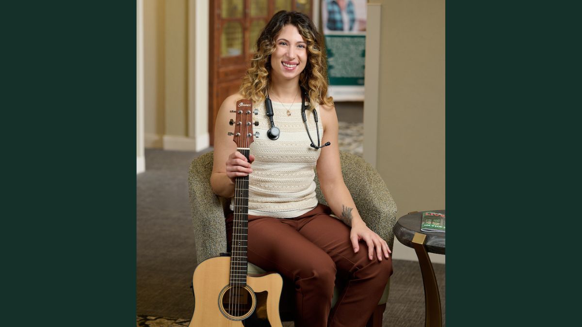 amy-kopfmann-music-therapy-cedar-community Cedar Community music therapist Amy Kopfmann using music to support residents and families.
